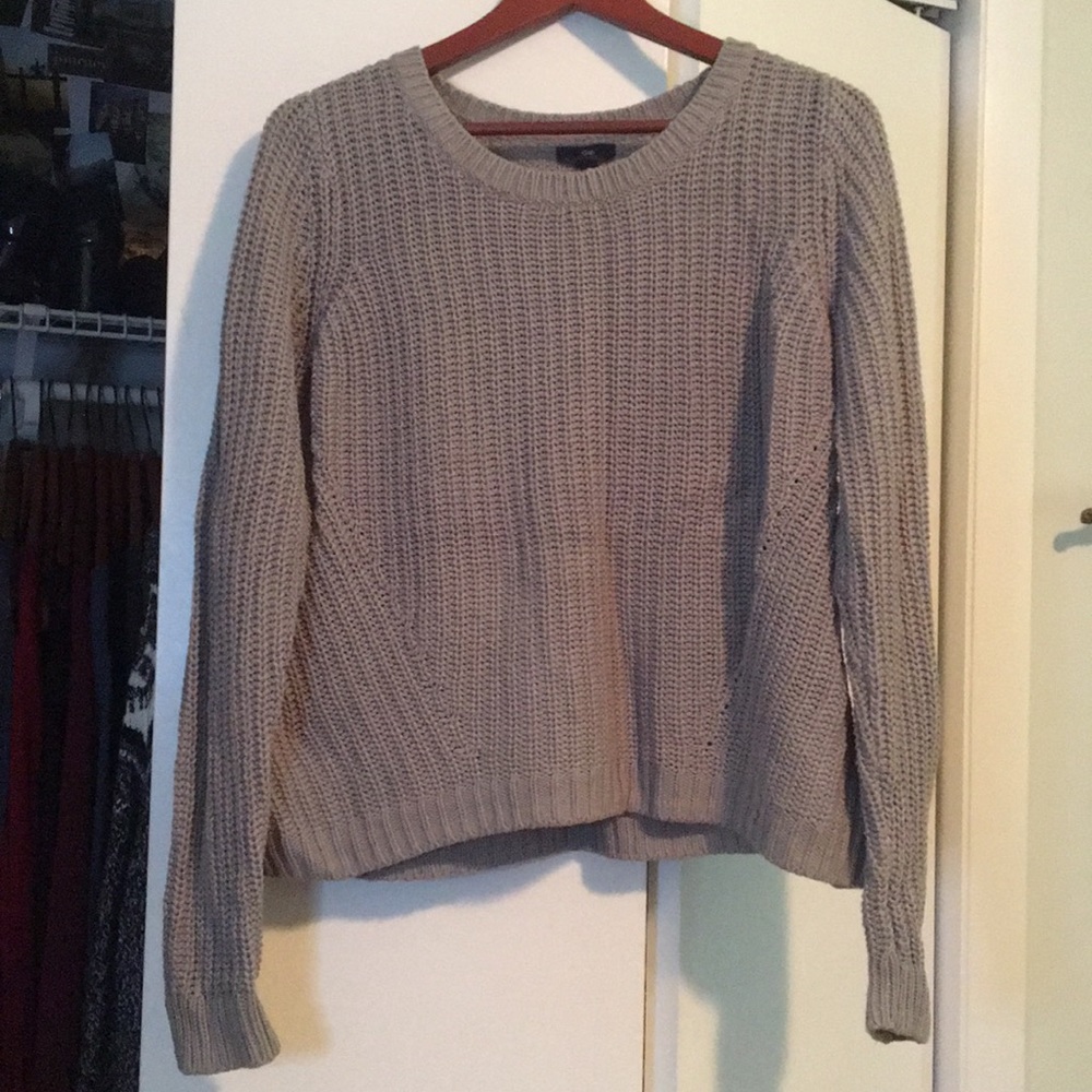 Gray sweater, Gap size L, slightly cropped.